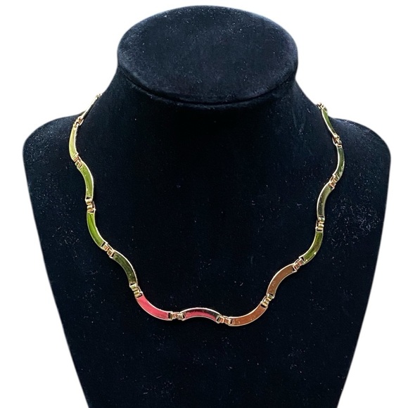 Jewelry - Scalloped Vintage Choker Style Necklace 16”Length in Gold (Tone)